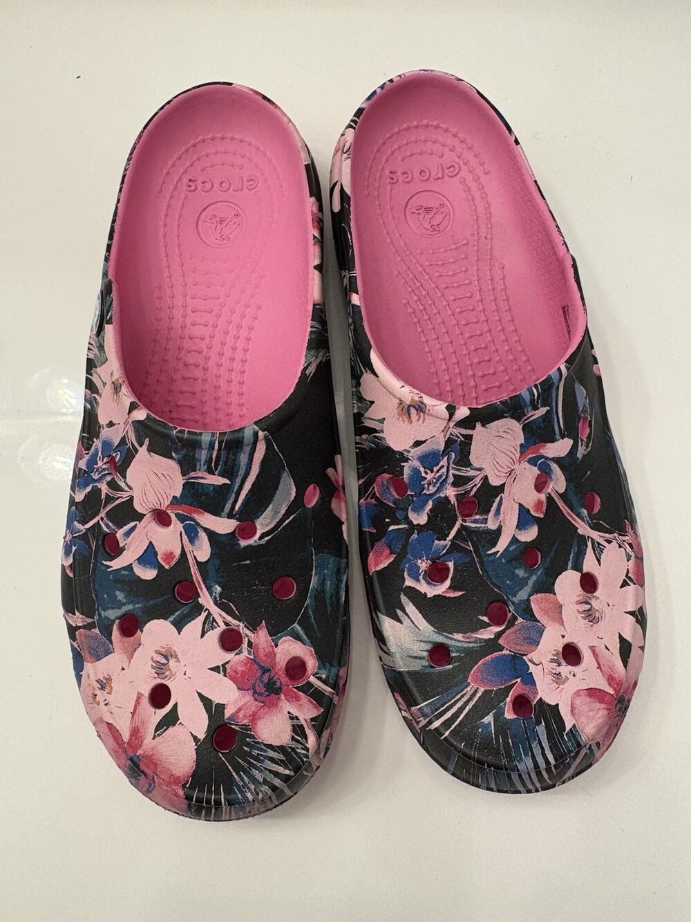 Crocs Freesail Tropical Floral Clog Women's Size 7 Black/Pink Slip On